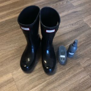 Mid-Calf Hunter Boots | Black